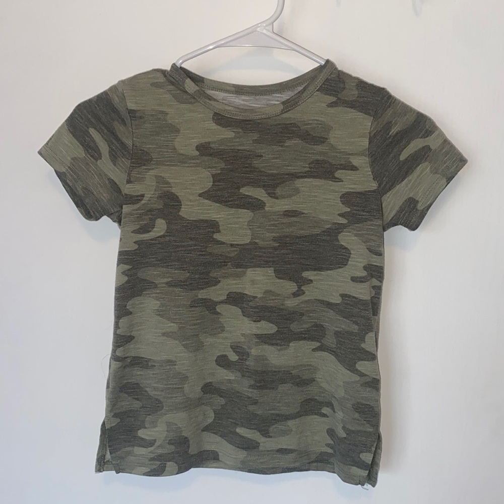 Girl’s camo t-shirt.